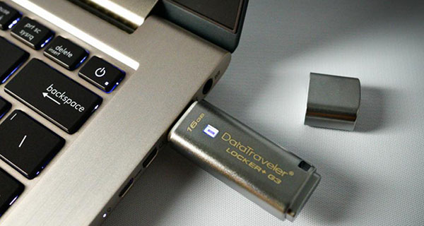 Colok-flashdisk-ke-komputer-atau-laptop.jpg (600×320)